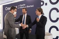 Aznar y Casado elogian la gestión de Moreno, seguros de un "buen éxito" en el futuro y que gobernará "mucho más tiempo"