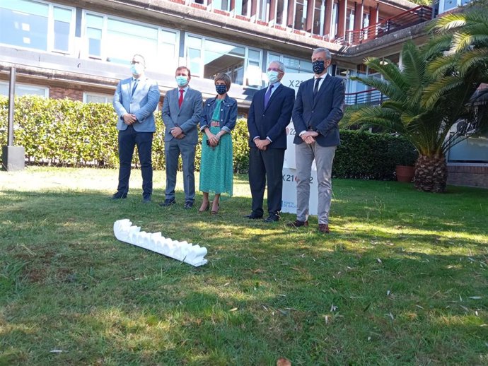 El vicepresidente de la Xunta, Alfonso Rueda, y el presidente de Renfe