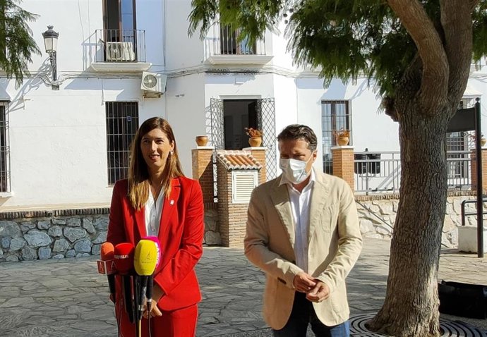 La delegada territorial de Regeneración, Justicia y Administración Local en Málaga, Mónica Alejo, en Torrox.