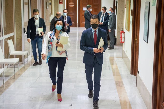 El diputado por Tenerife y portavoz del PSOE en el Congreso, Héctor Gómez Hernández, se dirige a una Junta de Portavoces en el Congreso de los Diputados, a 21 de septiembre, en Madrid (España).