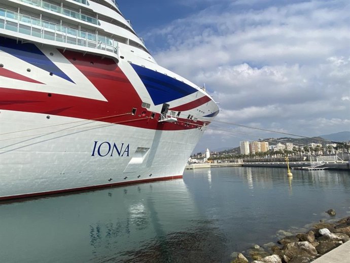 Buque atracado en el puerto de Málaga