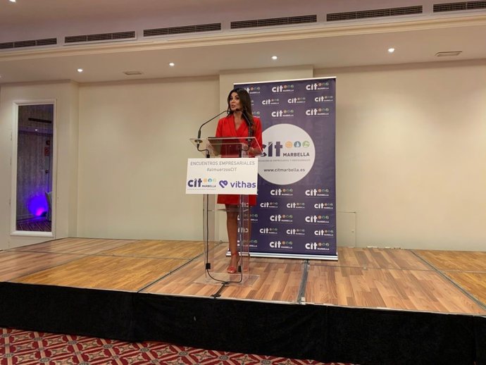 La delegada territorial de Turismo de la Junta en Málaga, Nuria Rodríguez,  durente su participación en CIT Marbella