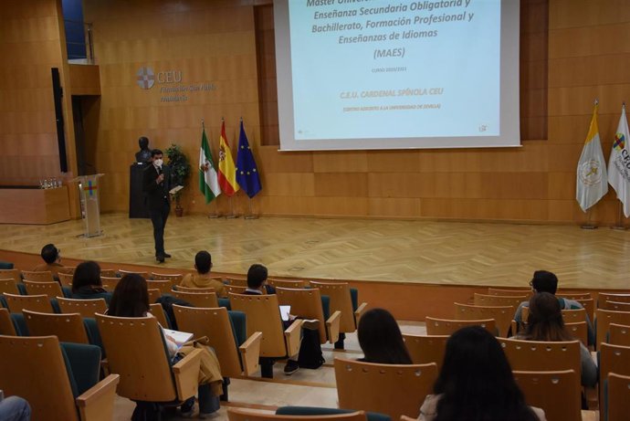 EL Centro de Estudios Universitarios Cardenal Spínola CEU ha anuncido este jueves que está preparando la nueva edición del Máster Universitario de Enseñanza Secundaria Obligatoria, Bachillerato, Formación Profesional y Enseñanza de Idiomas (MAES)
