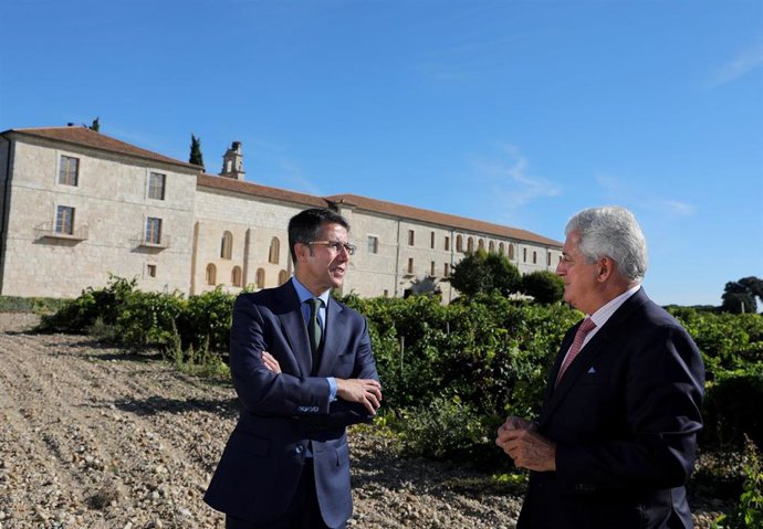Presentación en Abadía Retuerta de la conexión de la bodega a la energía solar.