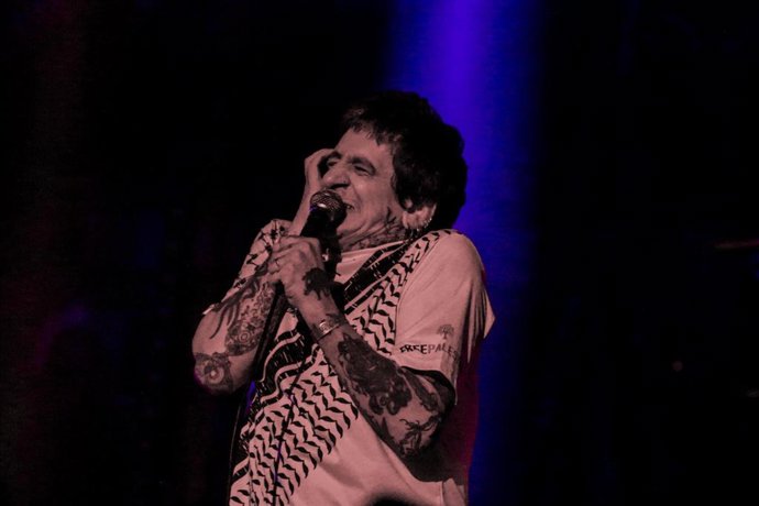 Archivo - El cantante de 'La Polla Records', Evaristo Páramos, durante el concierto en el Wizink Center de Madrid (España), a 11 de octubre de 2019.