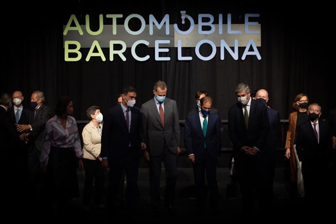 José Vicente de los Mozos al costat de la resta de personalitats en la inauguració de l'Automobile  