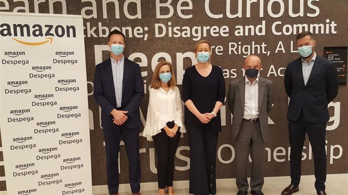 La consejera de Economía, Planificación y Empleo del Gobierno de Aragón, Marta Gastón, se reúne en la sede de Amazon, en Madrid, con responsables de la compañía.