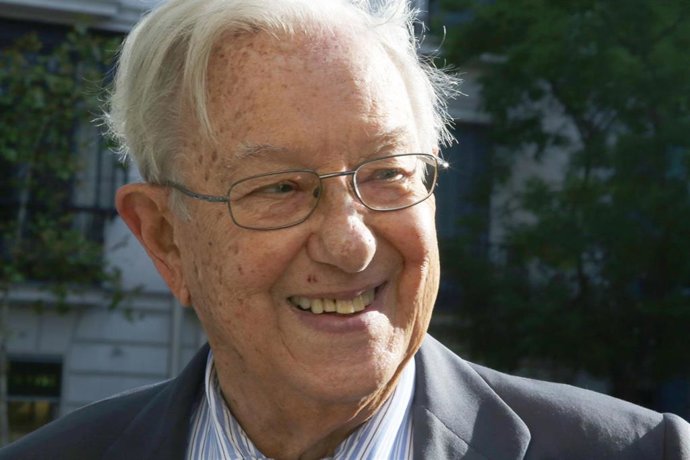 El ex embajador de España en Venezuela Raúl Morodo a su llegada a la Audiencia Nacional para declarar como imputado por el dinero que él y su entorno habrían recibido de la petrolera venezolana PDVSA, a 20 de septiembre de 2021, en Madrid, (España). Los