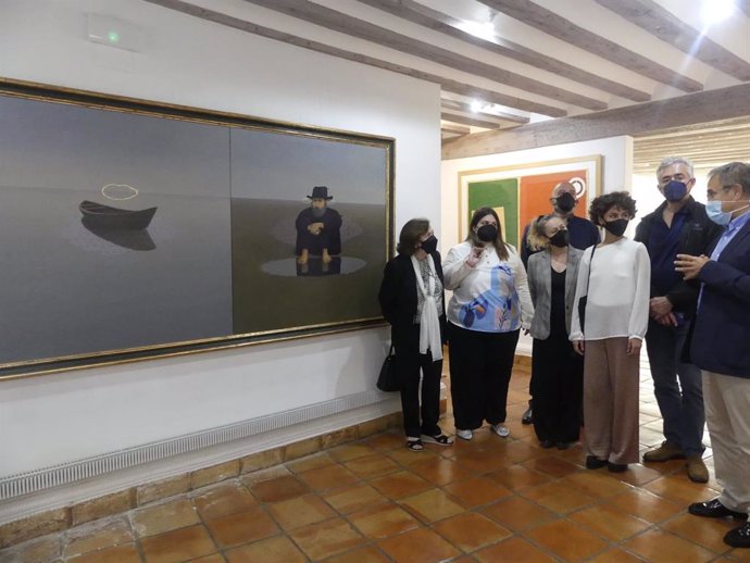 La familia de Alfredo Castañeda dona el cuadro Esperando para partir a la Fundación Antonio Pérez.