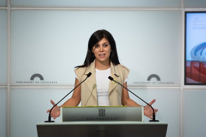 La secretaria general adjunta y portavoz de ERC, Marta Vilalta, interviene en rueda de prensa en el Parlament. 