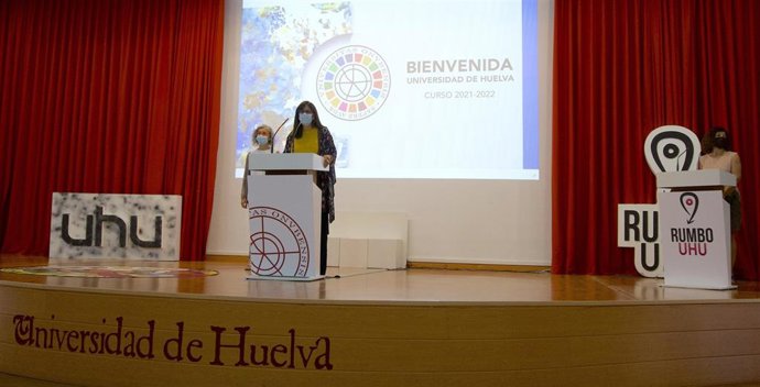 Archivo - La rectora de la Universidad de Huelva, María Antonia Peña, en la bienvenida virutal a los alumnos de la UHU al curso académico 2021/2022.
