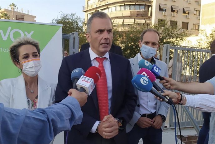 El secretario general de Vox, Javier Ortega Smith, ha inaugurado la nueva sede de Vox en la provincia de Toledo.