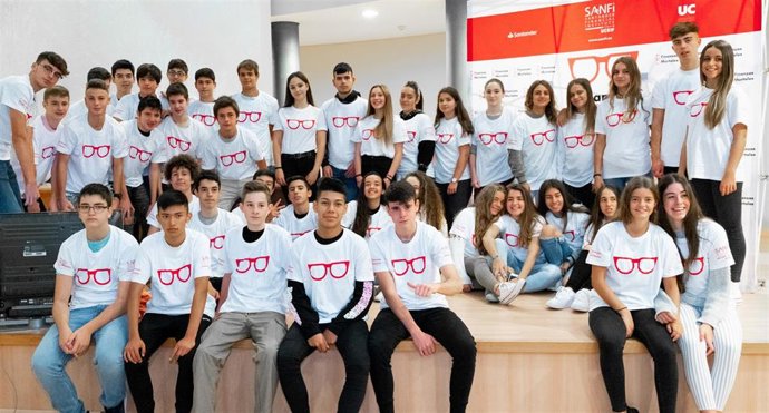 Archivo - Banco Santander facilitó educación financiera a más de 700.000 personas en 2020