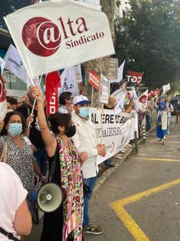 Protesta de trabajadores del Banco Sabadell en Palma.