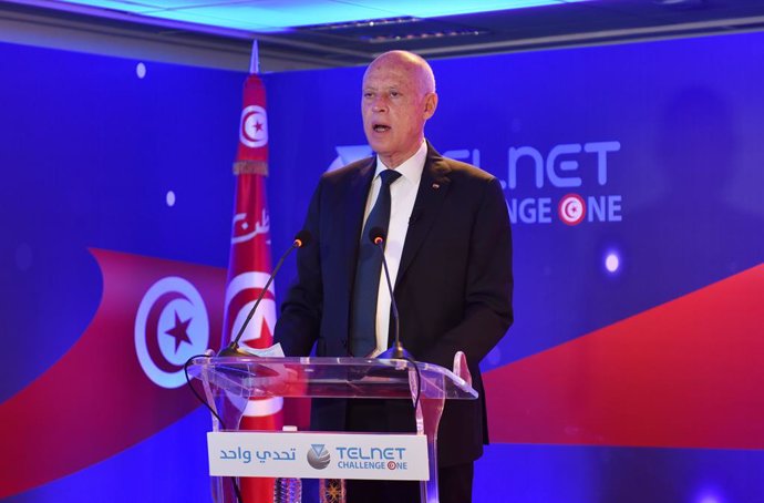 Archivo - 22 March 2021, Tunisia, Tunis: Tunisian President Kais Saied delivers a speech following the launch of Russia's Soyuz-2.1a carrier rocket from the Baikonur cosmodrome in Kazakhstan carrying 38 foreign satellites among them Tunisia's first sate