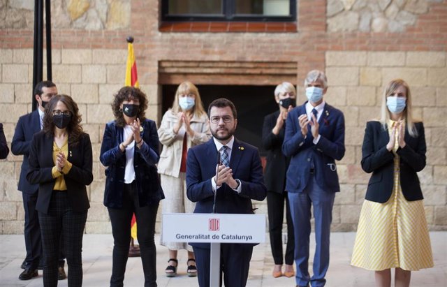 El presidente de la Generalitat, Pere Aragonès, acompañado del resto del Govern en la declaración institucional con motivo del cuarto aniversario del 1-O.