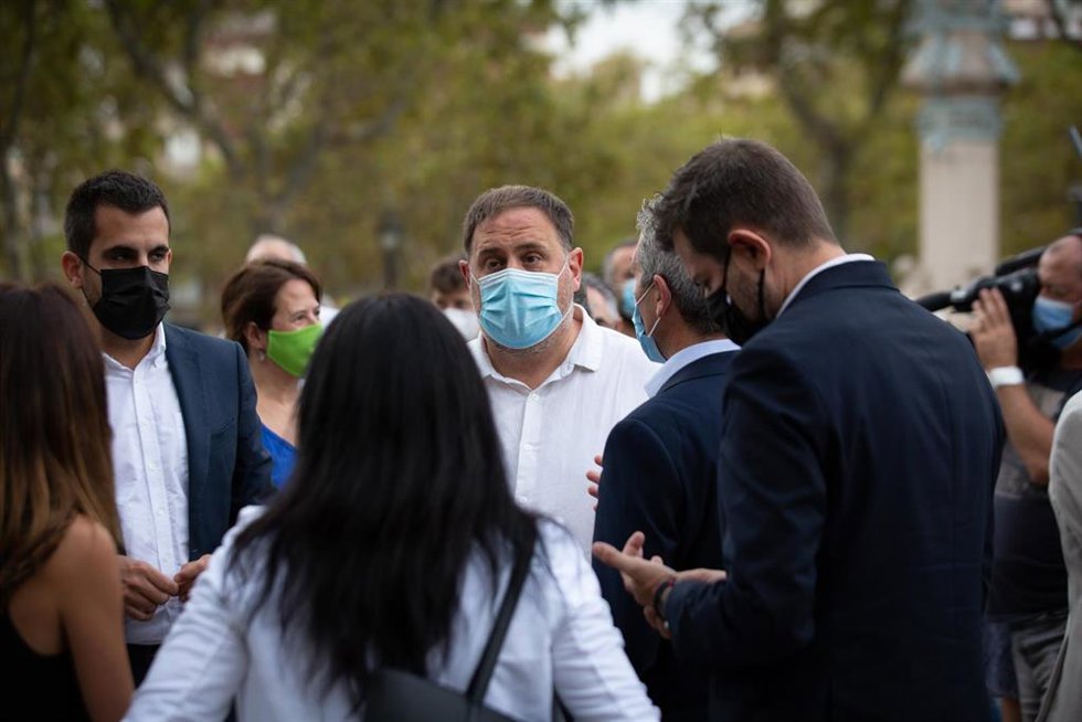 El presidente de ERC, Oriol Junqueras, acompaña al conseller de Empresa y Trabajo de la Generalitat para declarar por presunta desobediencia, a 15 de septiembre de 2021, en Barcelona, Cataluña, (España). El conseller está citado como investigado por pre
