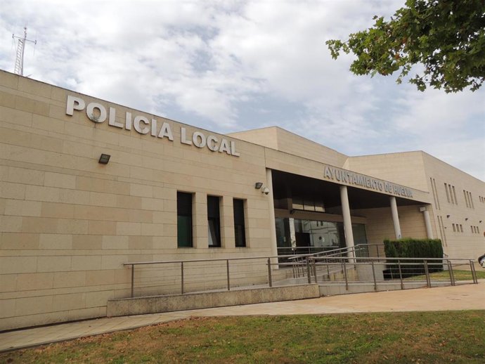 Archivo - Fachada de la comisaría de Policía Local de Huelva.