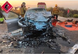 Sucesos.- Dos fallecidos y cuatro heridos en un accidente entre un coche y una furgoneta en El Pinós
