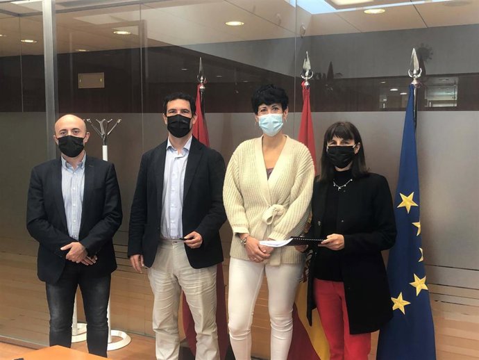 De izda a dcha: el director gerente de Hacienda Foral de Navarra, Óscar Martínez de Bujanda; Hugo López, miembro del comité; la consejera de Economía y Hacienda, Elma Saiz; y Blanca Benito, miembro del Comité de Expertos