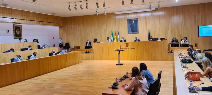 Pleno de la Diputación de Málaga 1 de octubre de 2021 en el que se ha aprobado la adjudicación de dos créditos por 70 millones de euros para inversiones
