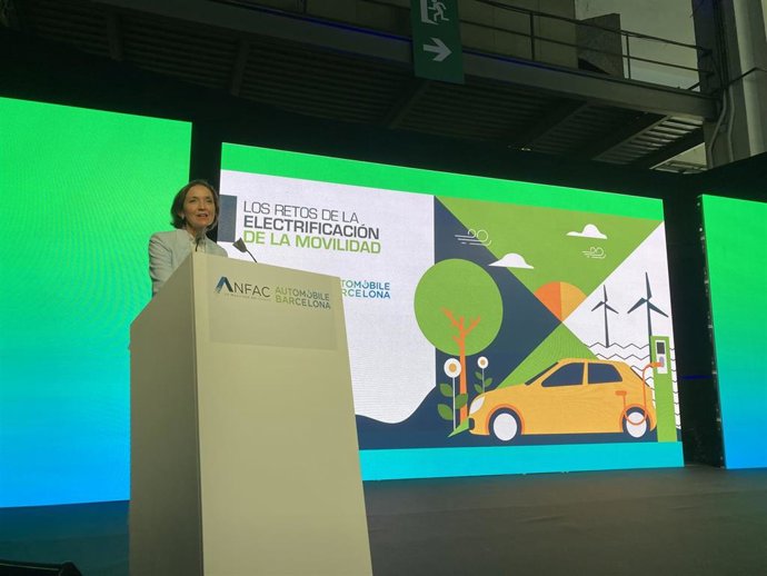 La ministra de Industria, Comercio y Turismo, Reyes Maroto, durante su intercención en el Automobile.