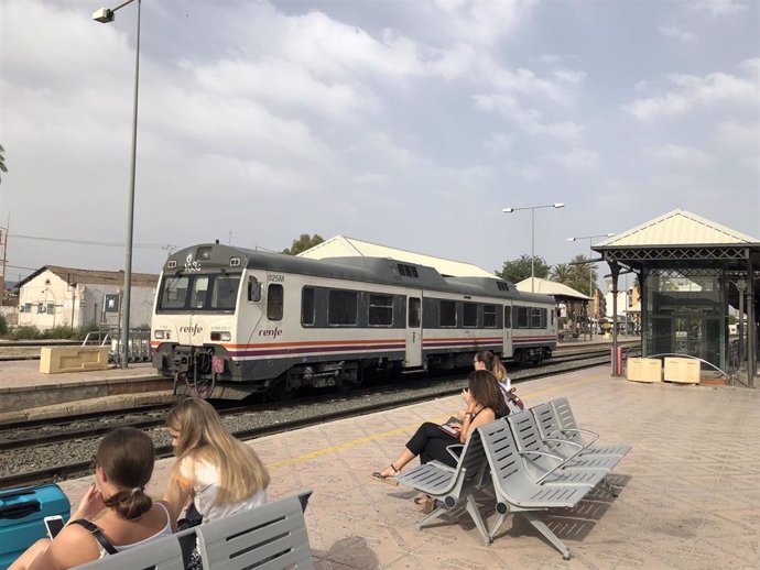 Archivo - Estación de tren en El Carmen, tren, Renfe, cercanías, AVE