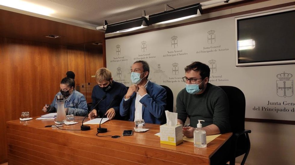 Daniel Ripa y Ovidio Zapico, en el centro