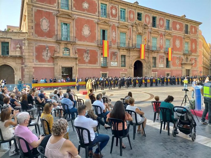 Imagen del acto de celebración de los Santos Ángeles Custodios, patronos de la Policía Nacional, en la plaza del Cardenal Belluga