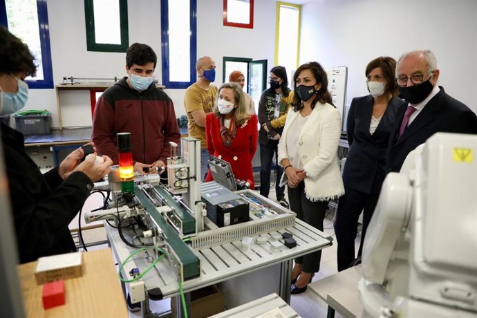 Visita ministra IES Cosme