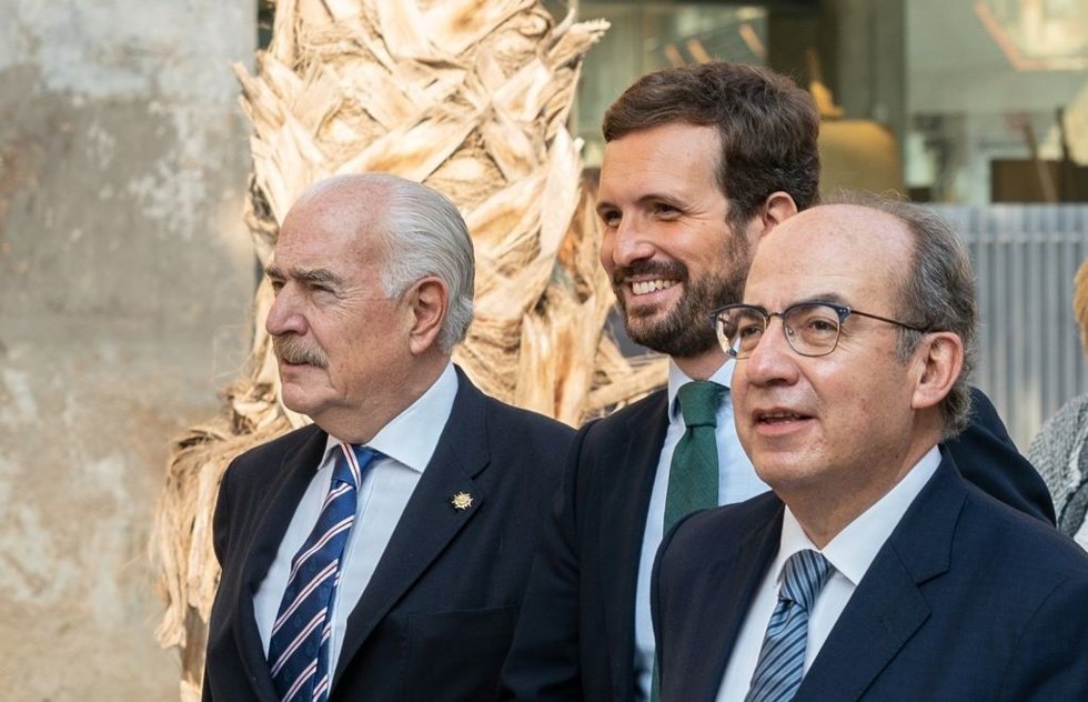 El presidente del PP, Pablo Casado, asiste a la quinta jornada de la Convención del PP que se celebra e n Cartagena junto a los expresidentes de Colombia y de México, Andrés Pastrana y Felipe Calderon,  respectivamente. En  Cartagena, 1 de octubre de 20