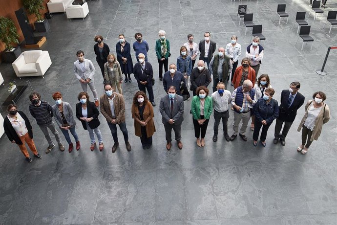 Acto en el Parlamento foral en "defensa de los derechos e intereses de las personas mayores"
