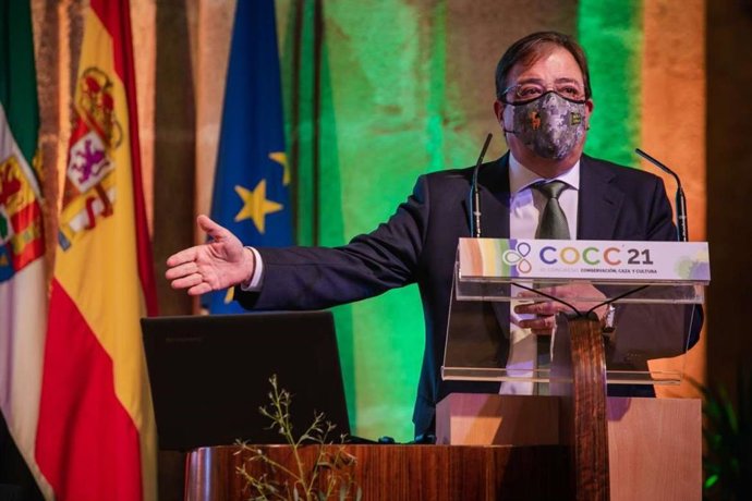 El presidente de la Junta de Extremadura, Guillermo Fernández Vara, interviene en el III Congreso Conservación, Caza y Culutra que se celebra este viernes en Cáceres organizado por la Federación Extremeña de Caza