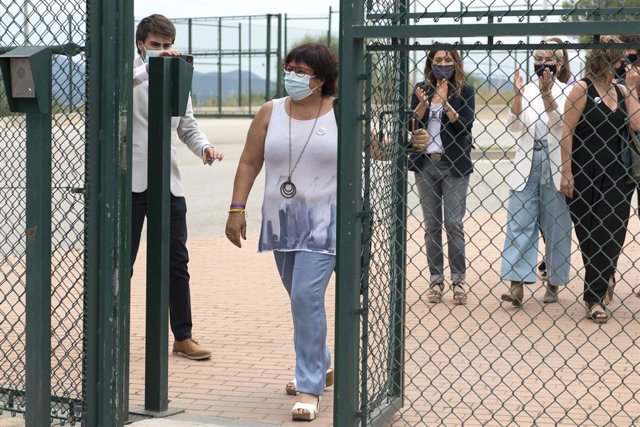 Imagen de archivo - La exconsellera de Trabajo, Asuntos Sociales y Familias de la Generalitat Dolors Bassa (ERC) sale de la prisión de Puig de les Basses, un día después de ser indultada por el Gobierno de España, a 23 de junio de 2021, en Figueres.