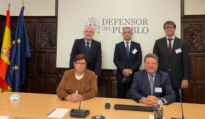 Reunión entre el Consejo General de Mediadores y el Defensor del Pueblo para tratar los "abusos" de la banca en la comercialización de seguros