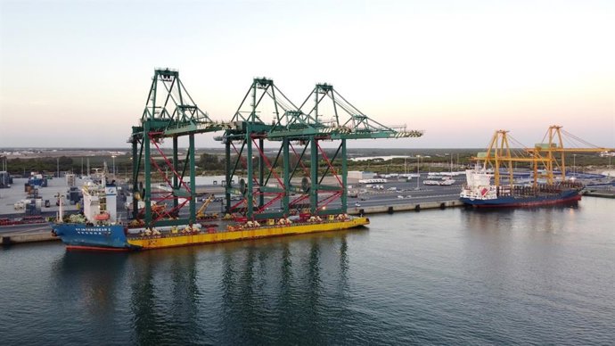 Grúas del puerto de Huelva.