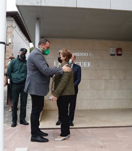 El presidente del Principado recibido por la alcaldesa de Les Regueres.