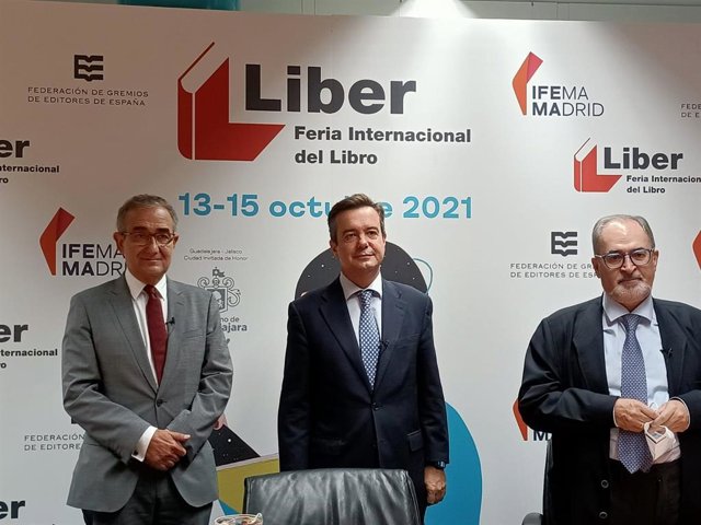 El director general de Ifema Madrid, Eduardo López-Puertas, y el presidente de la FGEE, Patrei Tixis