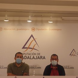 El coordinador de IU en C-LM, Juan Ramón Crespo, y el coordinador en la provincia de Guadalajara, Daniel Touset