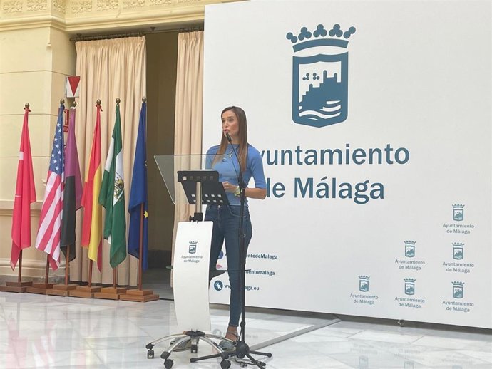 La concejal delegada de Comercio, Gestión de la Vía Pública y Fomento de la Actividad Empresarial, Elisa Pérez de Siles, en rueda de prensa
