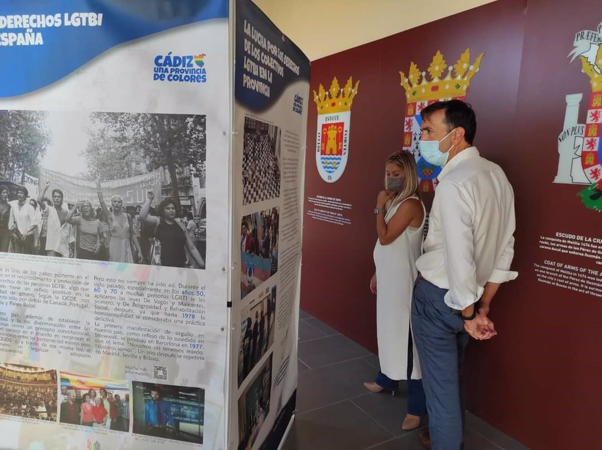 La exposición de la Diputación sobre el movimiento LGTBI en la provincia se  muestra en Tarifa