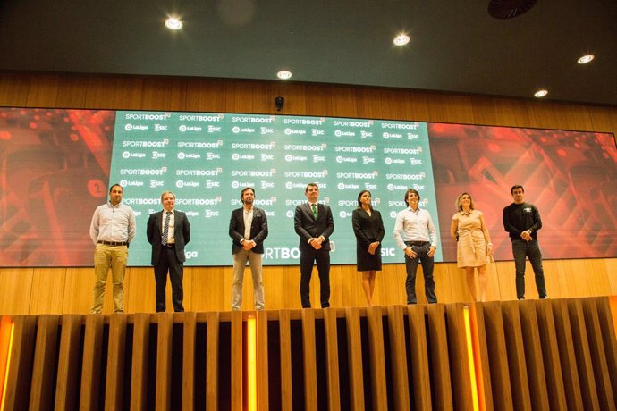 Foto de familia de la presentación de Sporboost, la acelearador de 'startups' deportivas que ha lanzado Iker Casillas