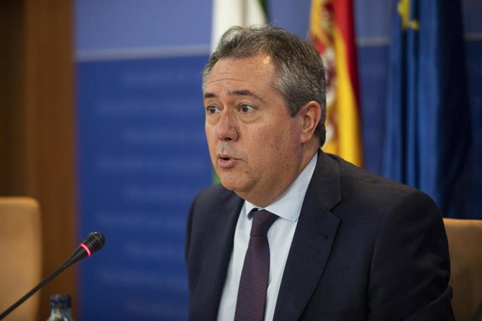 Rueda de prensa del secretario general del PSOE de Andalucía, Juan Espadas a 30 de septiembre del 2021 en el Parlamento de Andalucía. Sevilla, Andalucía.