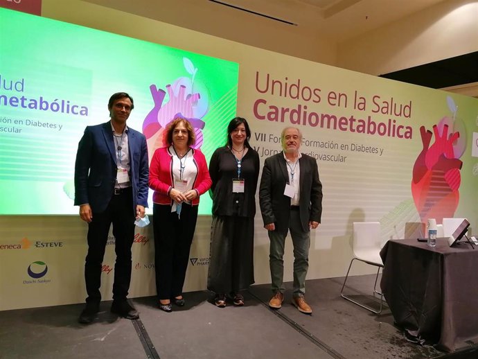 Los organizadores de la V Jornada Cardiovascular junto al VII Foro de Formación en Diabetes