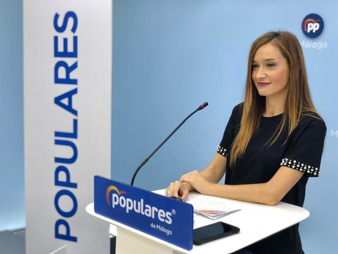 Archivo - La portavoz del PP de Málaga, Elisa Pérez de Siles, en rueda de prensa