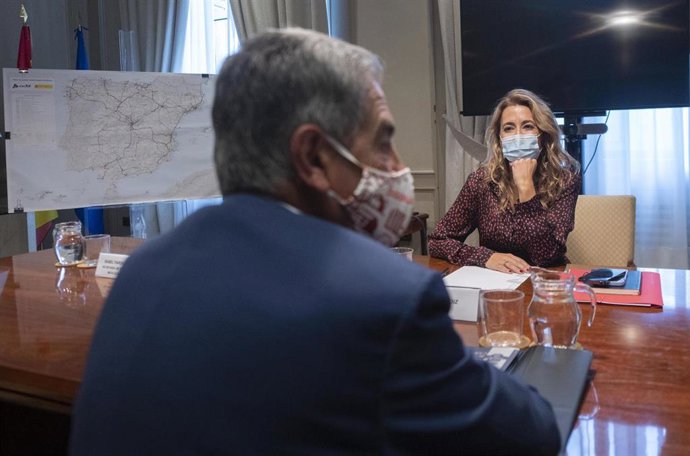 La ministra de Transportes, Movilidad y Agenda Urbana, Raquel Sánchez, durante una reunión con el presidente de Cantabria, Miguel Ángel Revilla, en la sede del Ministerio, a 1 de octubre de 2021, en Madrid (España). El motivo de la reunión es hacer un s