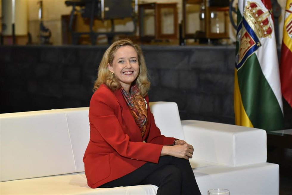 La ministra, Nadia Calviño, en la Bodega Institucional de La Grajera