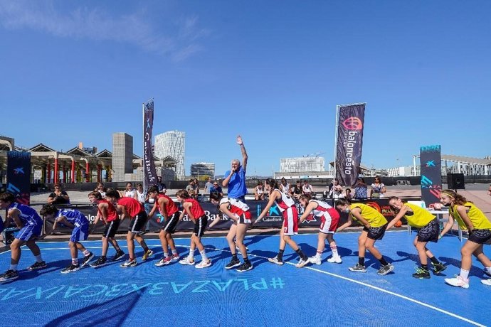 Casi 60 equipos participarán en el circuito Plaza 3x3 CaixaBank en la Plaza Mayor de Cáceres.