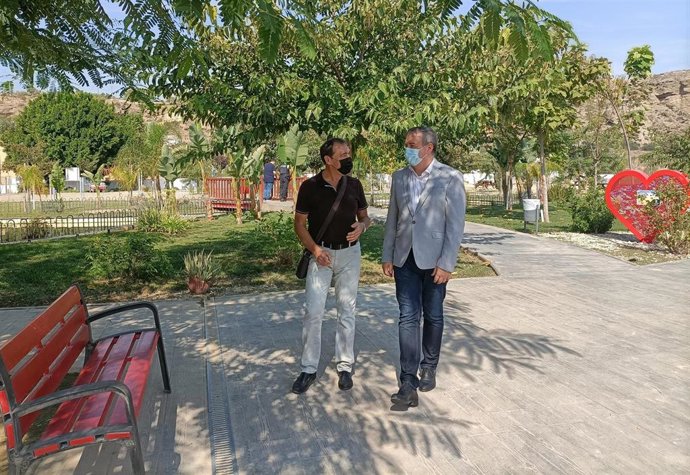 Manuel Juárez y José Luis Delgado visitan el parque 'El Principito' de Rioja (Almería)