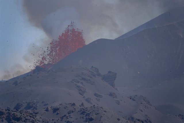 Fotografía de la colada sur de la lava tras la erupción del volcán de Cumbre Vieja en La Palma.